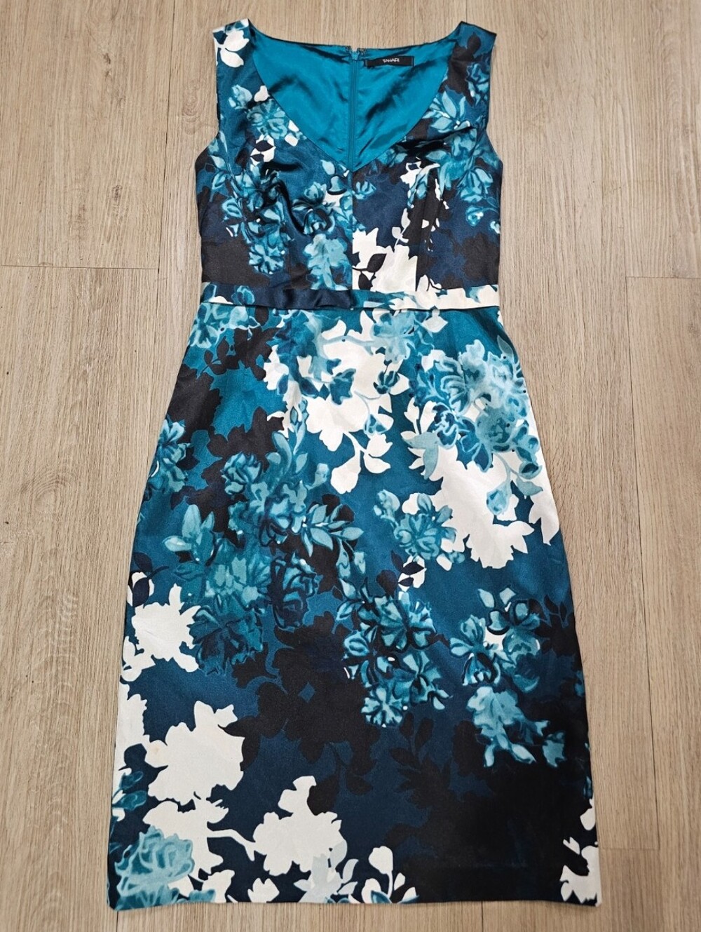 Tahari Floral Sleeveless V-Neck Dress in Teal, Navy, & White - New Without Tags